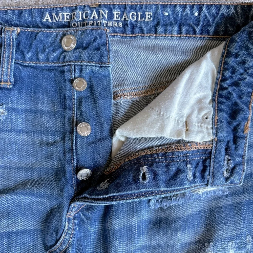 American Eagle 🦅 Outfitters distressed denim mini skirt with button fly size 6